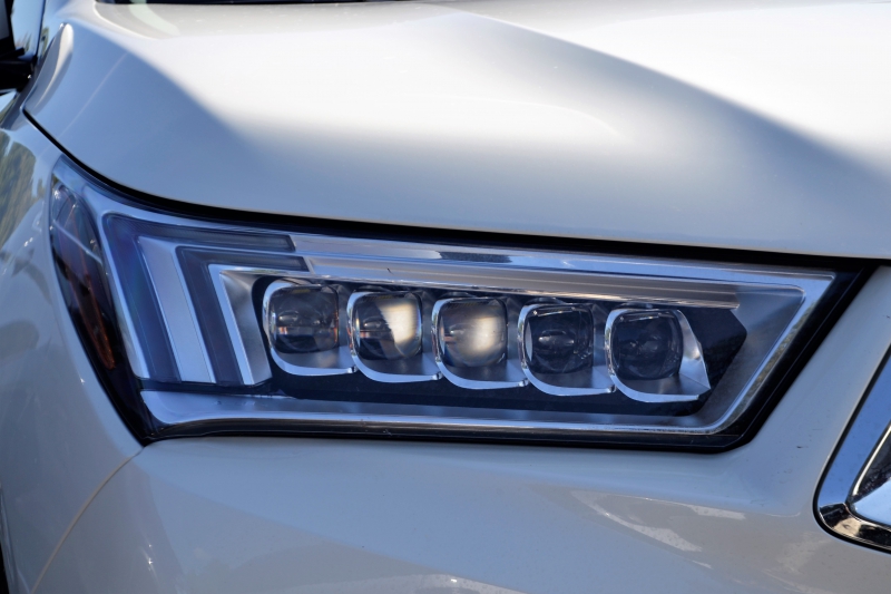 moto-OLLIERES-min_acura-headlamp-2834131